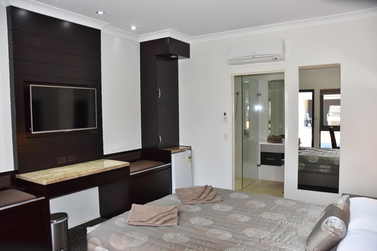 Western Downs Motor Inn Miles Extérieur photo