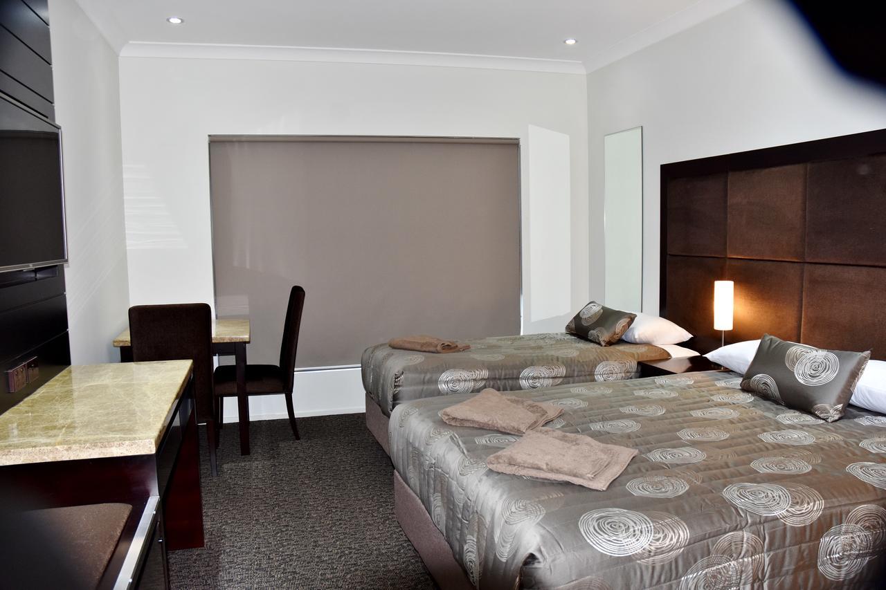 Western Downs Motor Inn Miles Extérieur photo