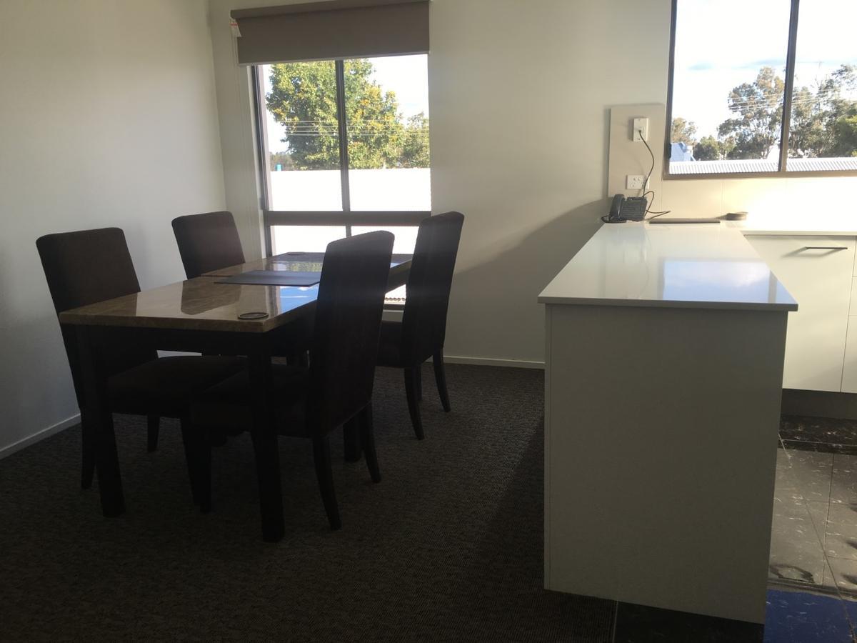 Western Downs Motor Inn Miles Extérieur photo