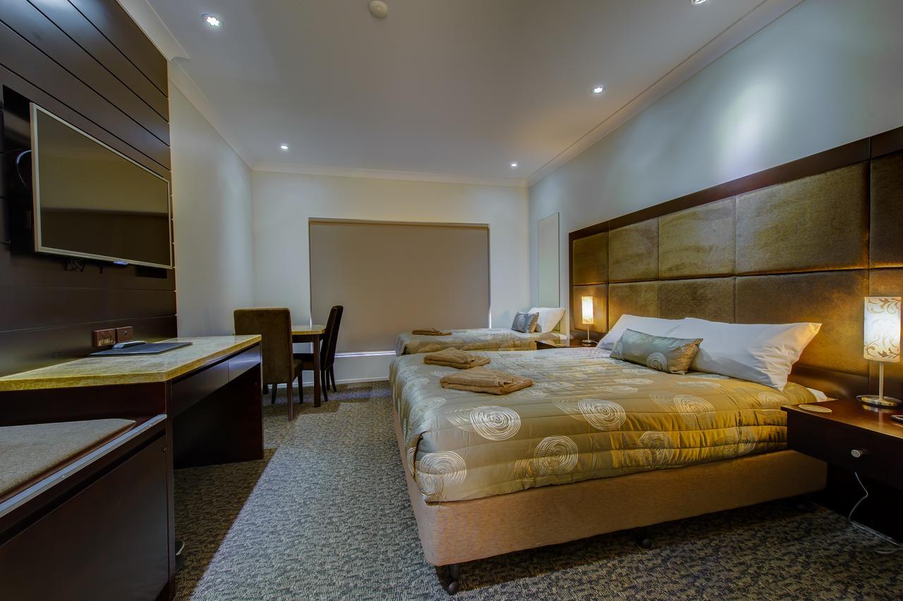 Western Downs Motor Inn Miles Extérieur photo