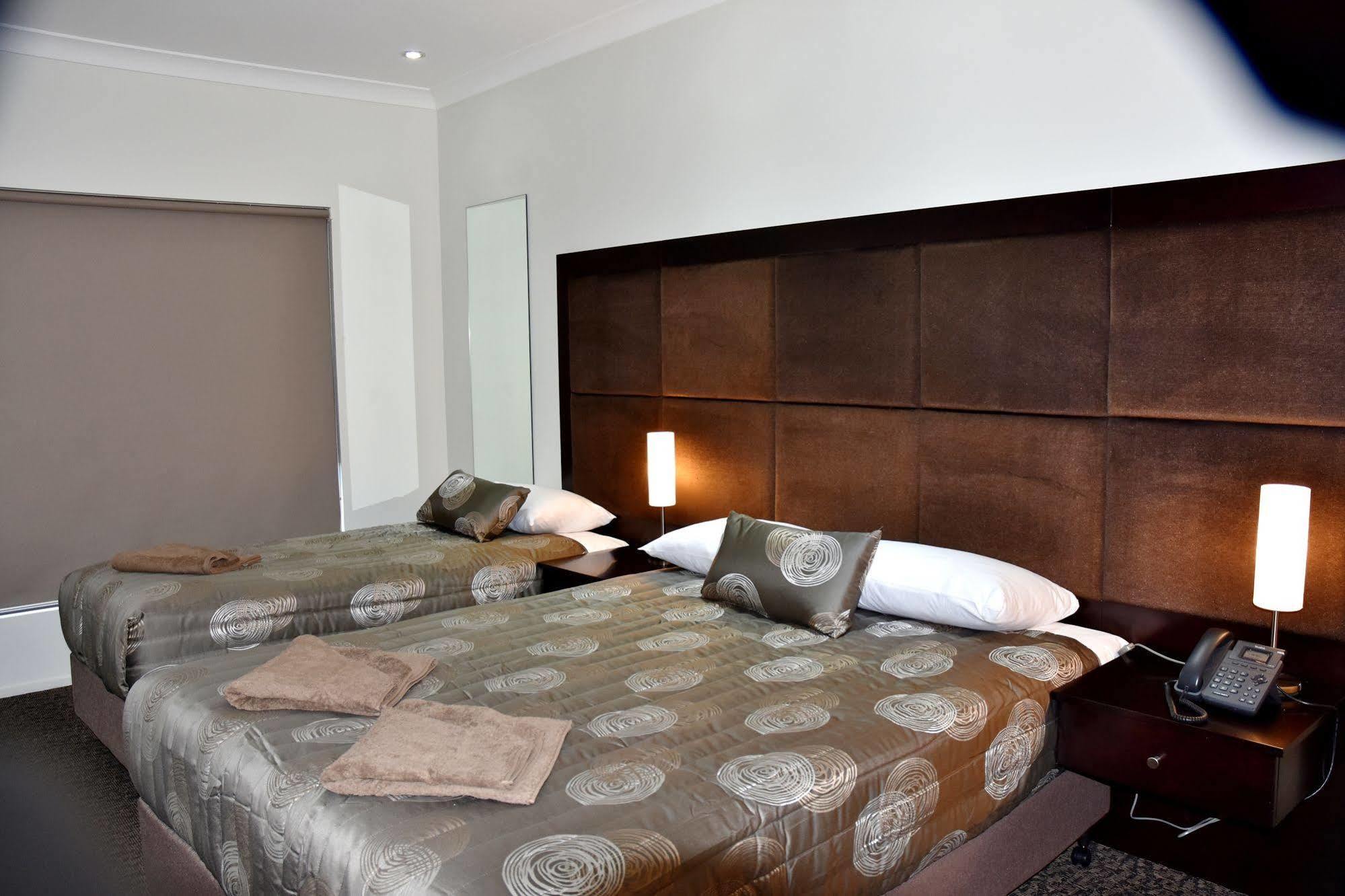 Western Downs Motor Inn Miles Extérieur photo