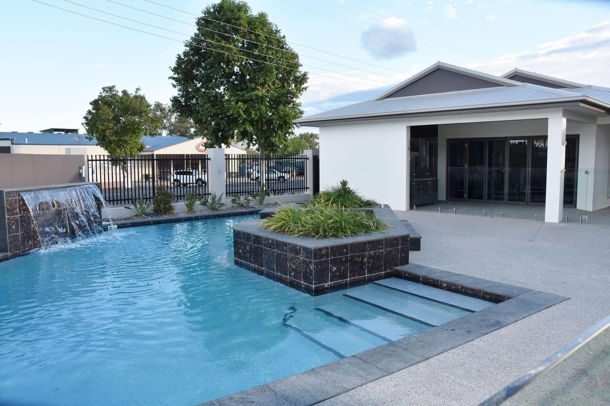 Western Downs Motor Inn Miles Extérieur photo